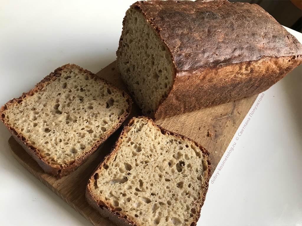 Ржаной хлеб в форме на закваске